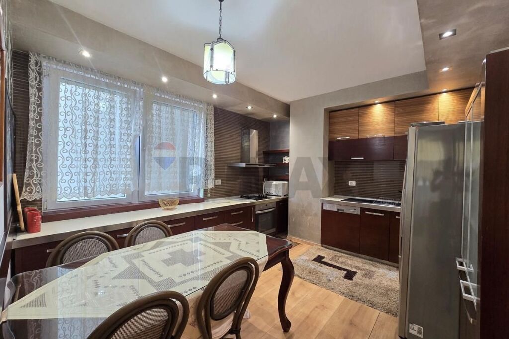 Apartament 3+1+2 per qira te Shallvaret