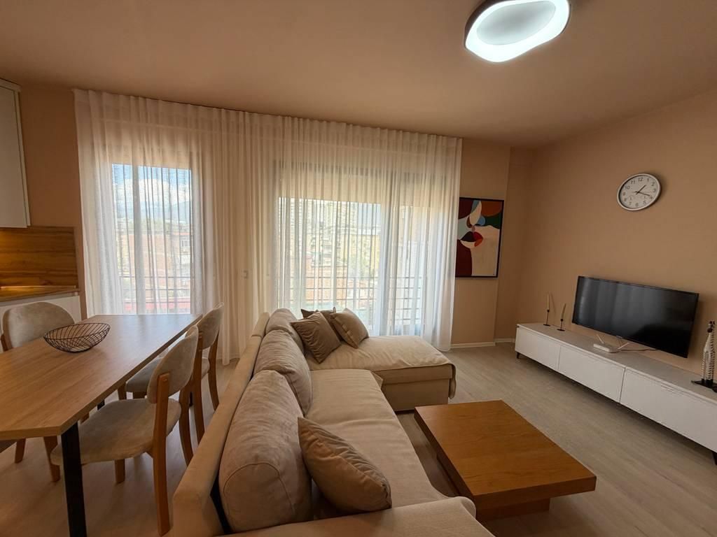 Ofrojme apartament 1+1 per qira perballe Harry Fultz!