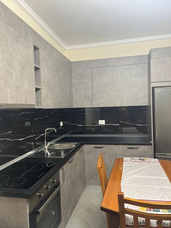 Apartament me qera perballe Spitalit Qsut, Rruga e Dibres