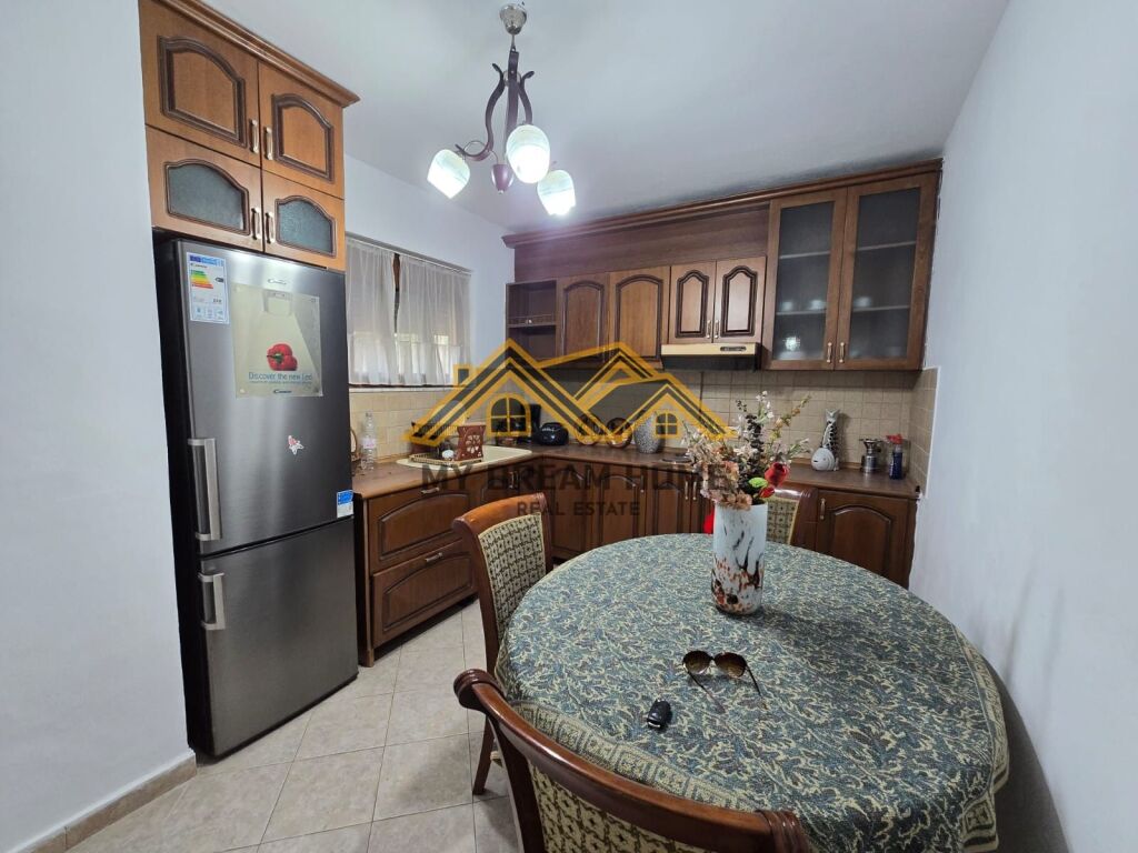 SHITET APARTAMENT 1+1 ME OBORR – SHKËMBI I KAVAJËS,VIJE E DYTE ME DETIN