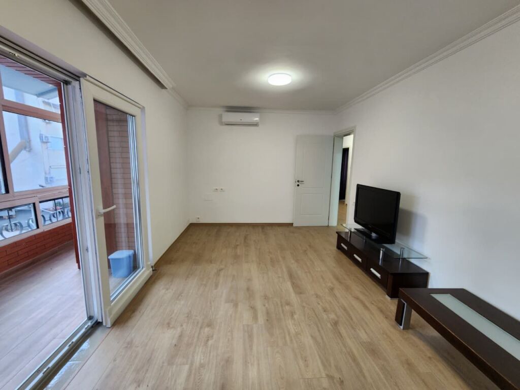 ZYRË ME Qira 90m2( kati 2) 📍Qendër/ Përballë Toptanit | 3 Ambjente pune | 100 % E Re 🔥 95.000 Lekë/Muaj