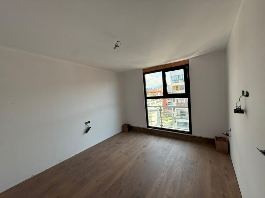 Shitet Apartament 2+1+Post Parkimi, Ngjitur me Deliorgji, Rr. E Kavajës, Tirane