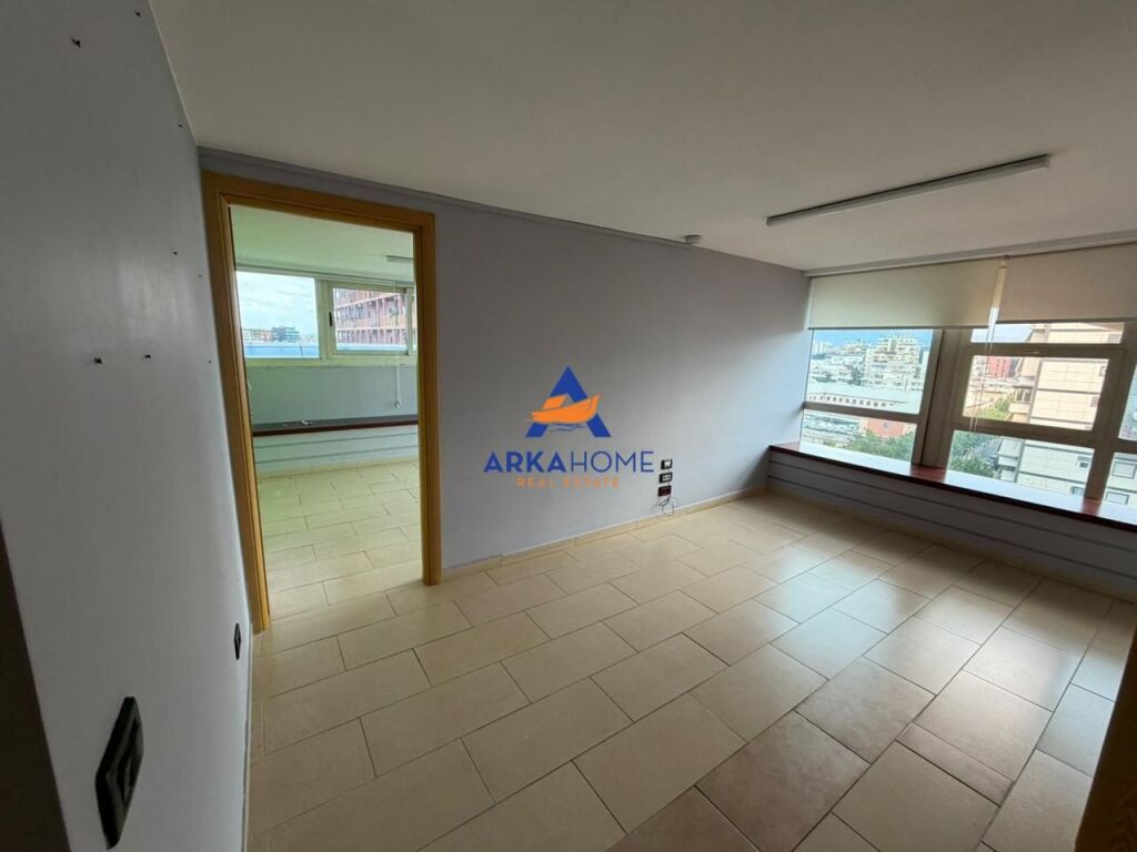 LOCALE UFFICIO IN AFFITTO 450 M2 "GALERIA ROMA, VIA KAVAJËS" 6000 EURO