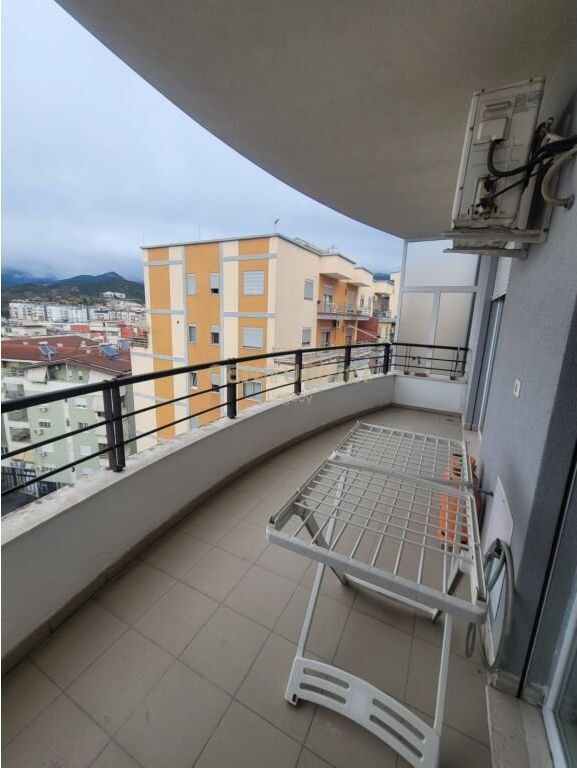 Jepet me qera apartament 1+1 në Fresk