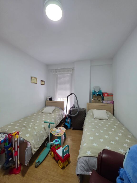 Jepet me qera apartament 2+1 te komplesi Ana ne Qytet Studenti!
