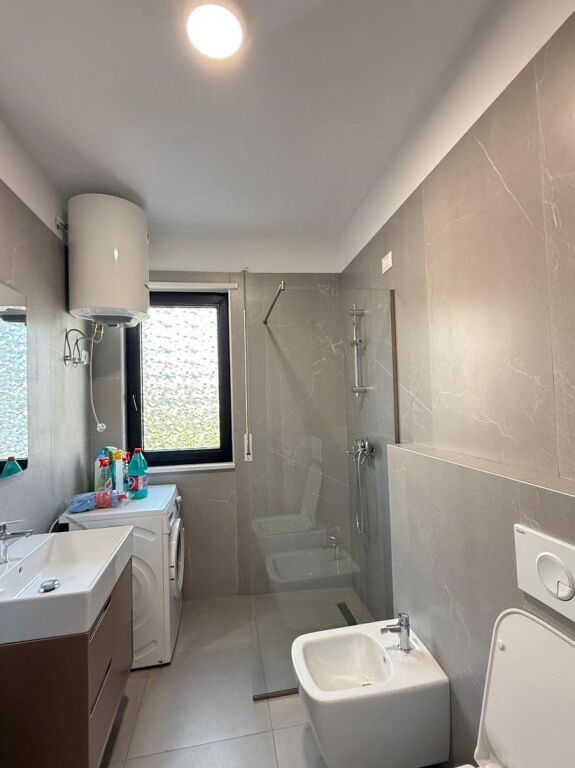 🏡 Appartamento 1+1 con balcone in affitto – Comune di Parigi