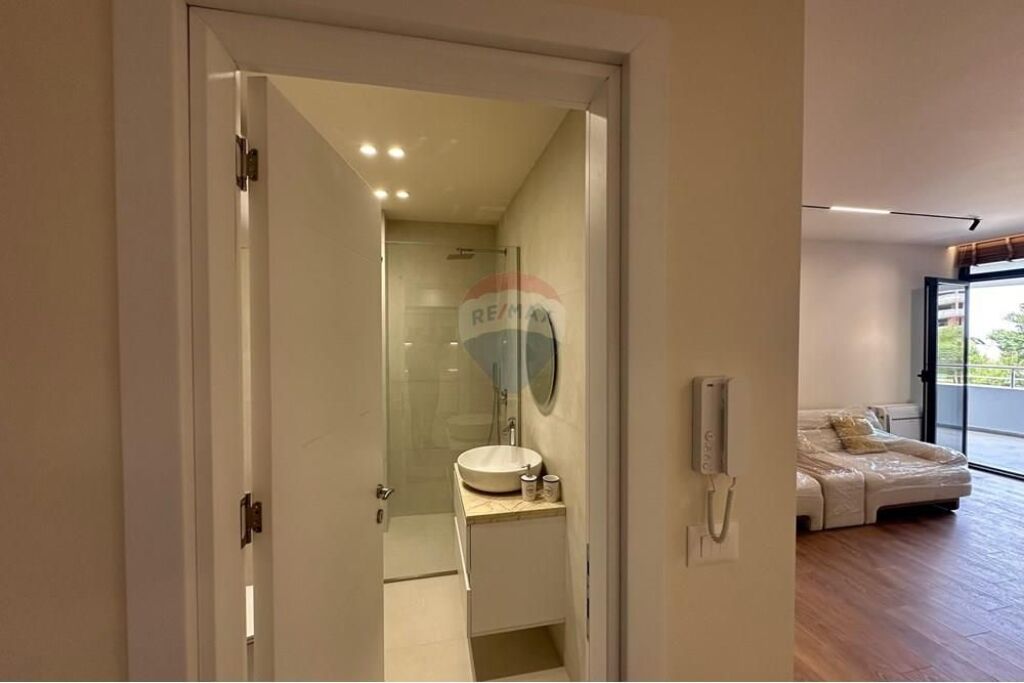 Shitet Apartament Luksoz ne White Hill