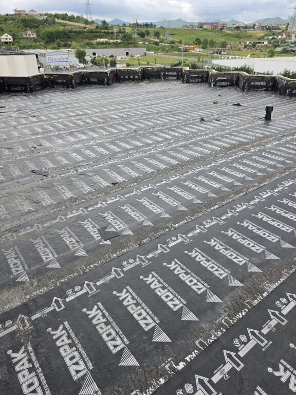 si affitta edificio, negozi sull'autostrada Tirana-Durres