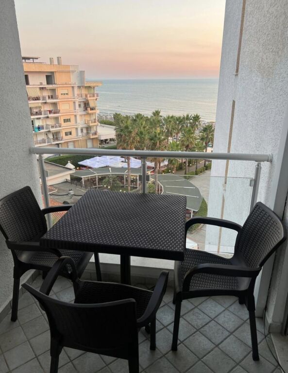 Shitet Apartament me Pamje Deti &amp; Pishinë – Shkembi i Kavajes