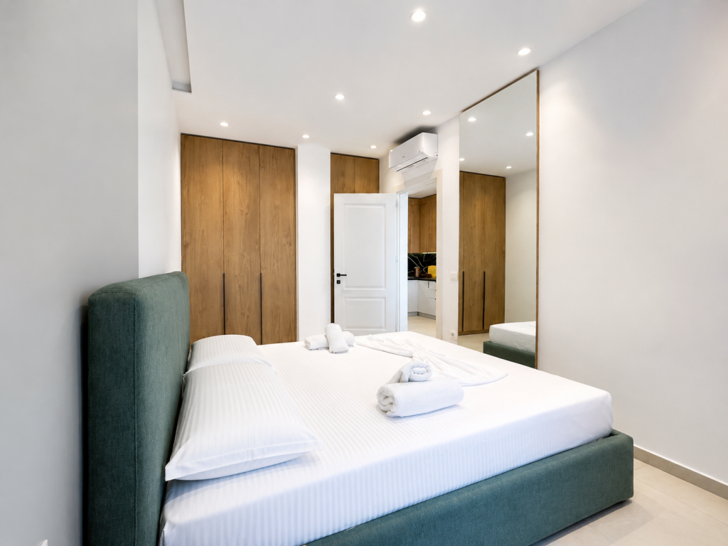 Vendesi in vendita 1+1 arredato con balcone a Qerret, Kavajë