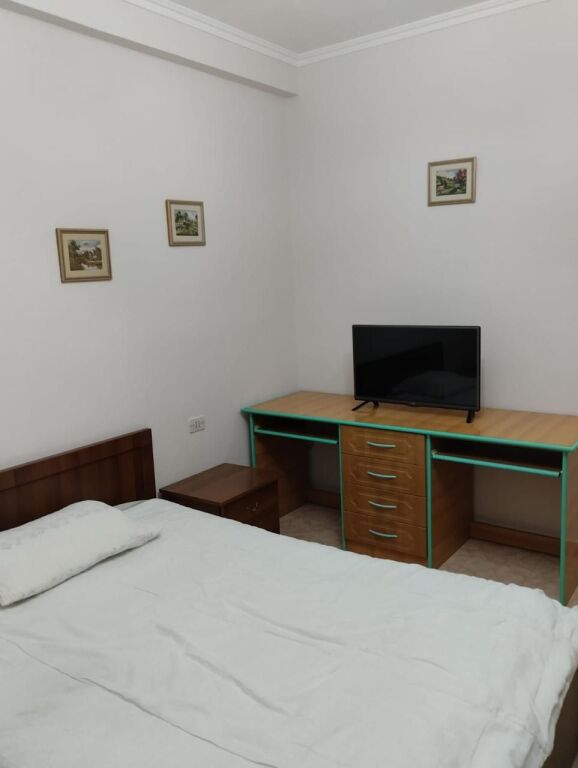 Jepet me qera Apartament 2+1+2 ne Vasil Shanto/ Tek Besnik Sykja