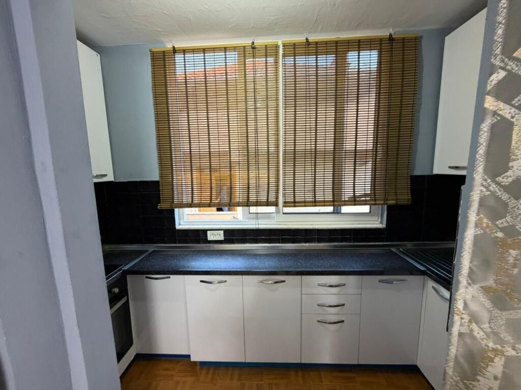 🏡 Jepet me Qira Apartament 2+1 i Mobiluar  📍 Tiranë, tek kryqëzimi në Oxhak 💶 Çmimi: 45000 LEKE