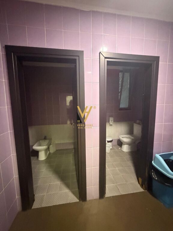 LOCALE COMMERCIALE DI 500 M2 IN AFFITTO A BLLOK 7.000 EURO
