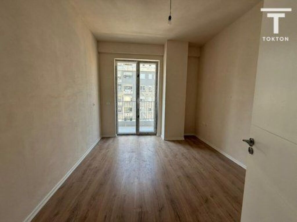 SHITET, APARTAMENT 3+1+2, KOMUNA E PARISIT, TIRANË