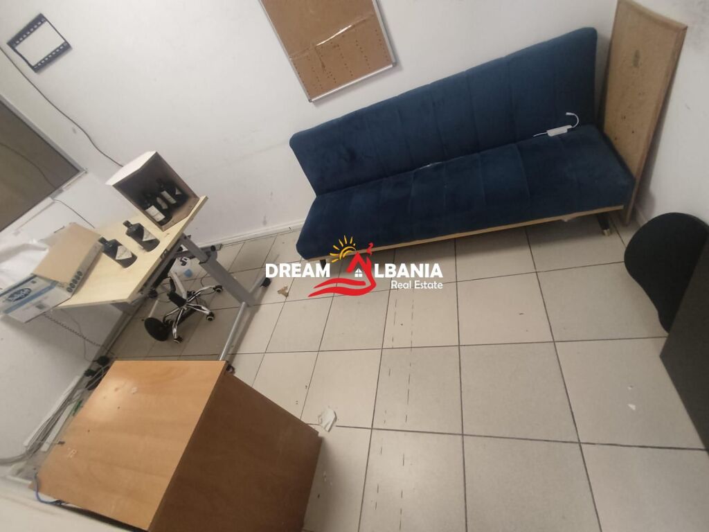 Jepet ambient biznesi me qera ne zonen e Bllokut prane Stadiumit Selman Stermasi (ID 42611544)