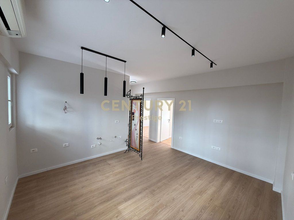 OFFICE SPACE FOR RENT, NEAR THE CENTER AT THE NEW MARKET ABOVE NEPTUN, TIRANA!