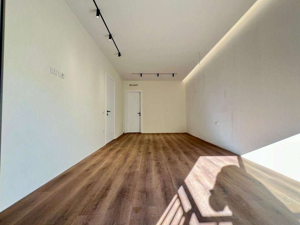 SHESIM, SUPER APARTAMENT 2️⃣➕1️⃣➕2️⃣ me POST PARKIMI, LIQENI THATË (PA MALORE)‼️