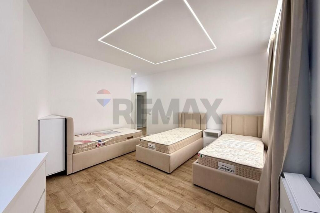 Modern apartment near the Zoo!