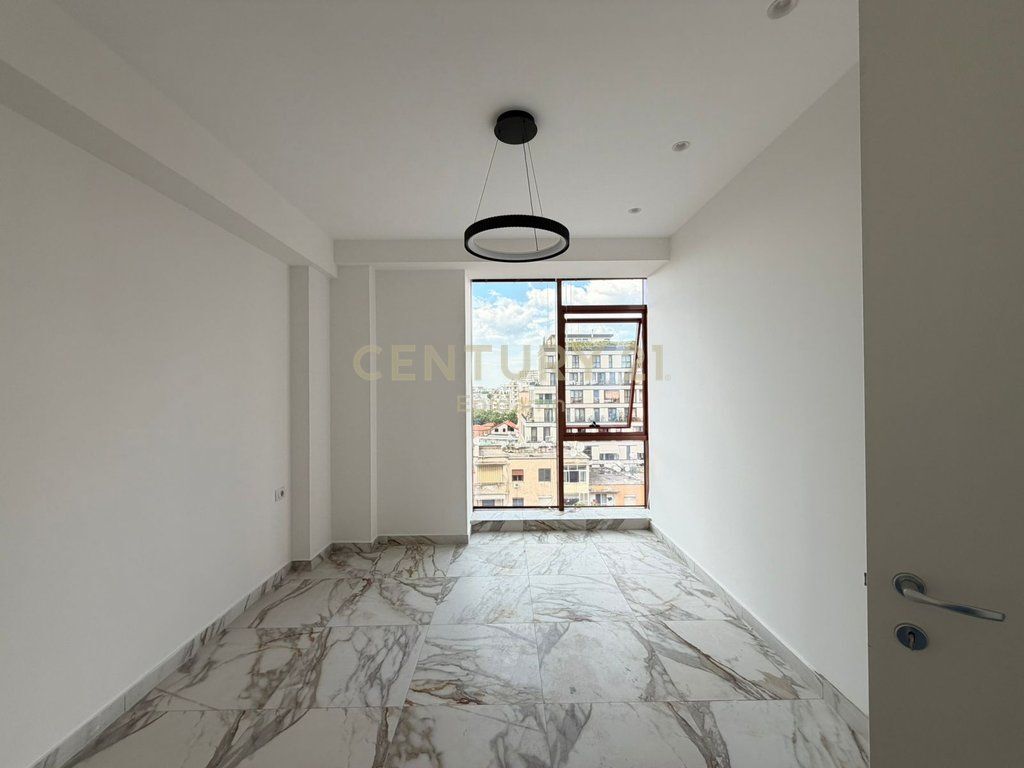 APARTAMENT 1+1 PËR QIRA TEK RRUGA E KAVAJËS 1300€/muaj