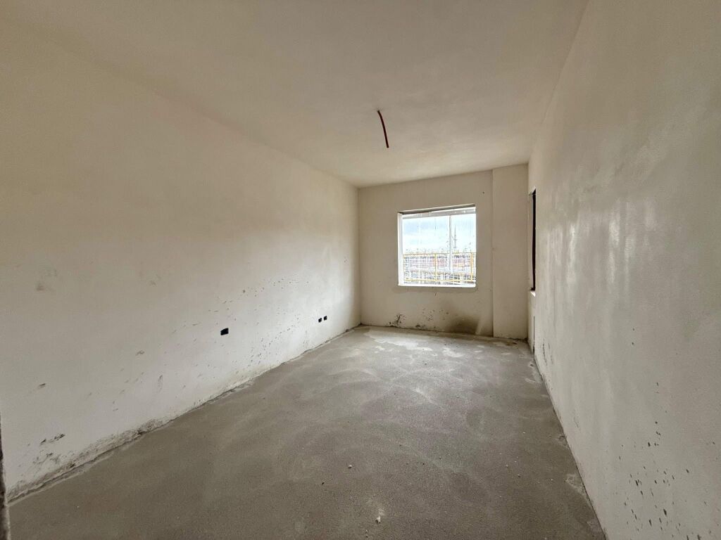 Shitet apartament 3+1+2