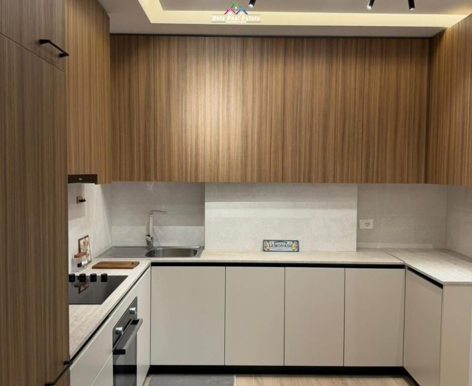 Apartment For Rent 1+1 At Zogu i Zi (ID B2101364) Tirane