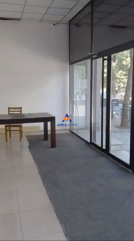 LOCALE COMMERCIALE+MAGAZZINO IN AFFITTO "VICINO AMERICAN 3" 400.000 LEKE