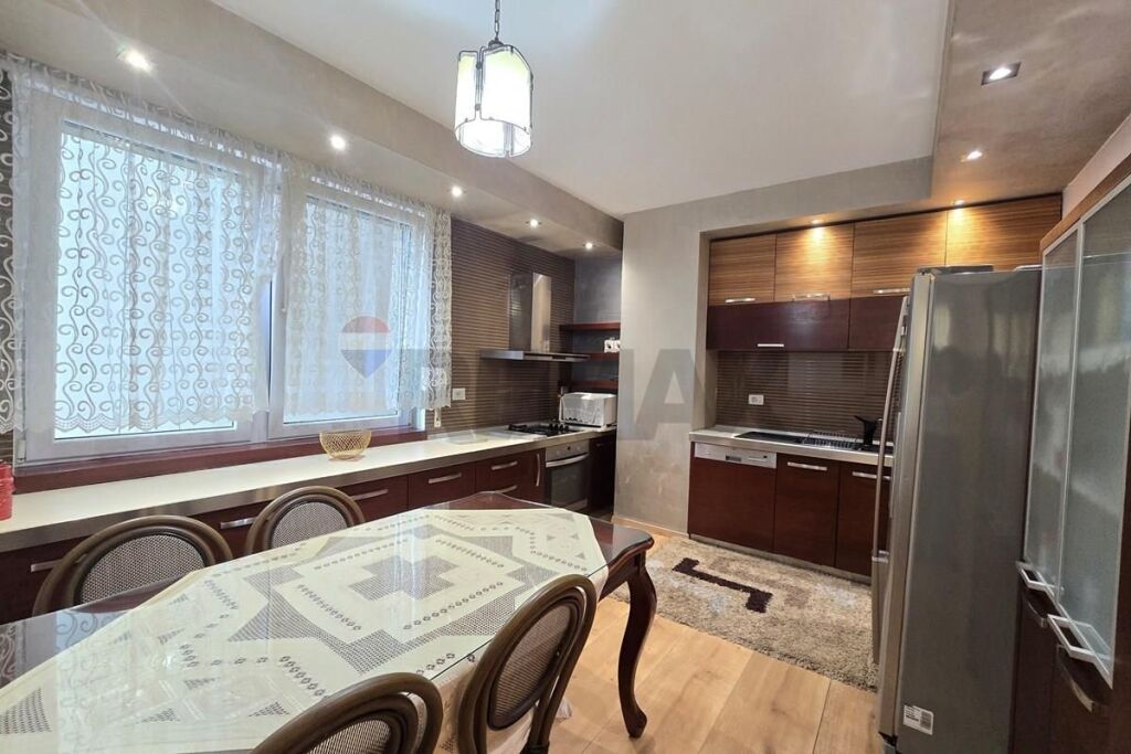 Apartament 3+1+2 per qira te Shallvaret