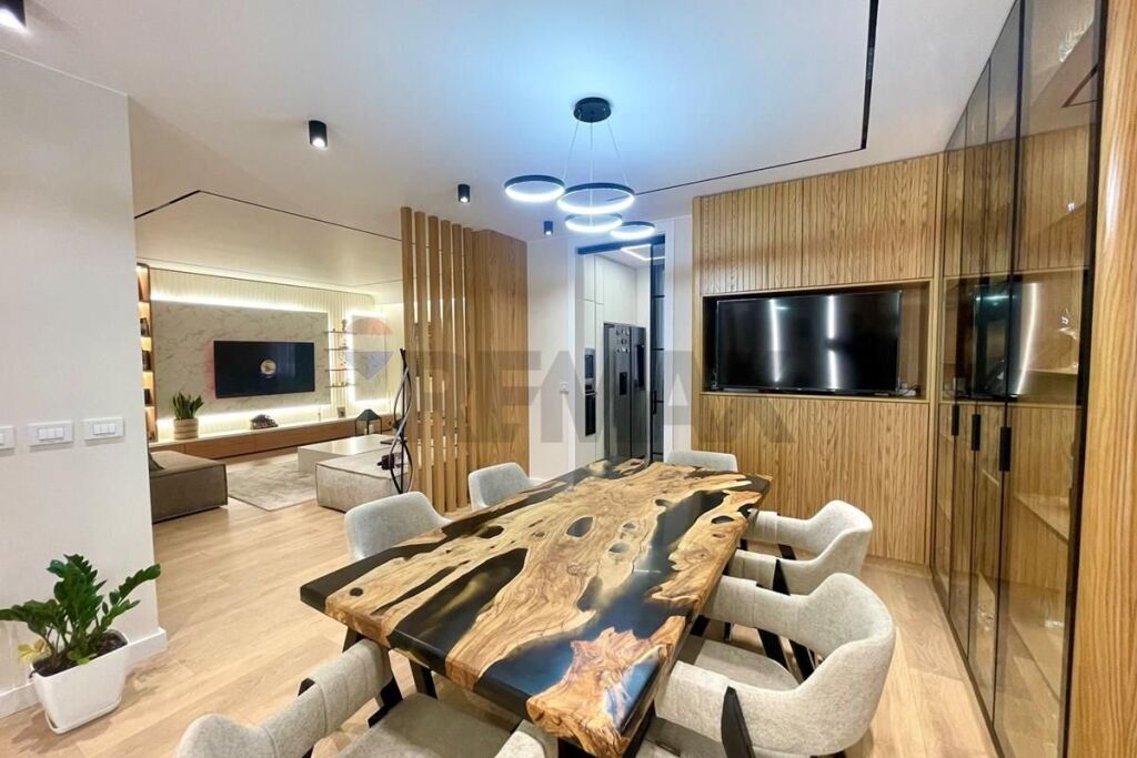 Apartament modern 3+1 ne Qender te Tiranes!