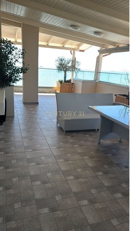 Jepet me Qera Apartament 2+1 me Pamje Panoramike Deti në Shkëmbin e Kavajës, Durrës