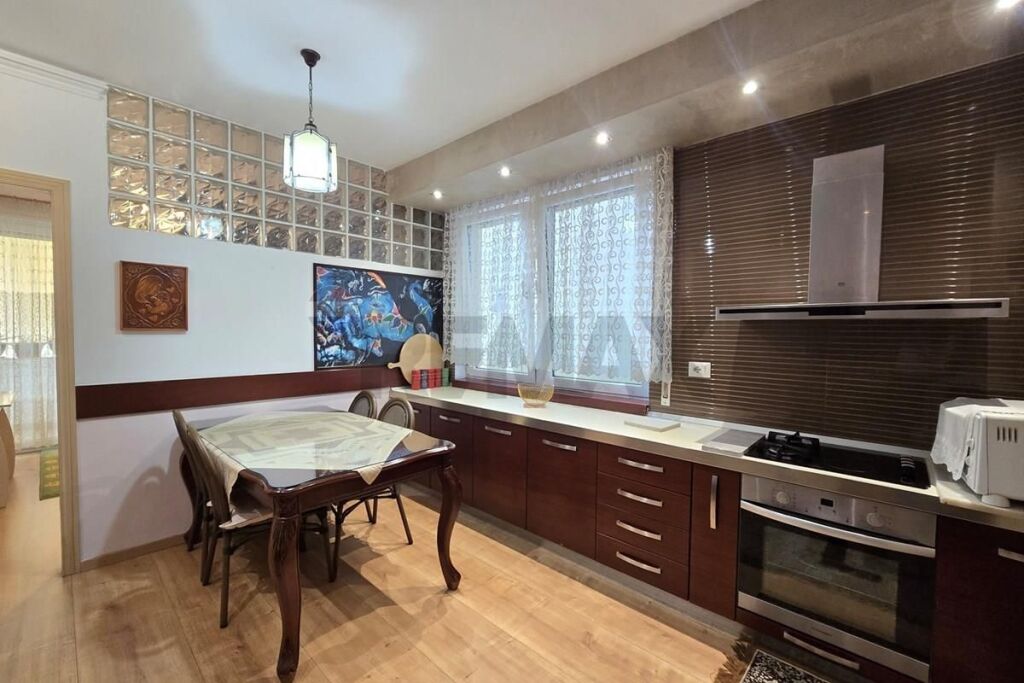 Apartament 3+1+2 per qira te Shallvaret