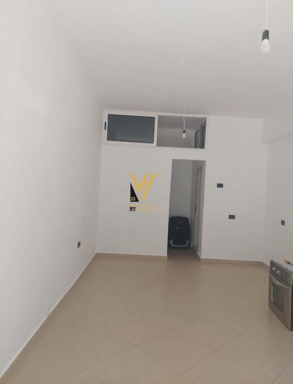 JEPET DYQAN 30 M2 ME QERA TE KOMUNA PARISIT 40.000 LEKE
