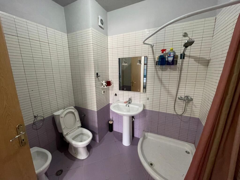 Qera, Apartament 2+1 + Depo , Komuna e Parisit, Tirane.