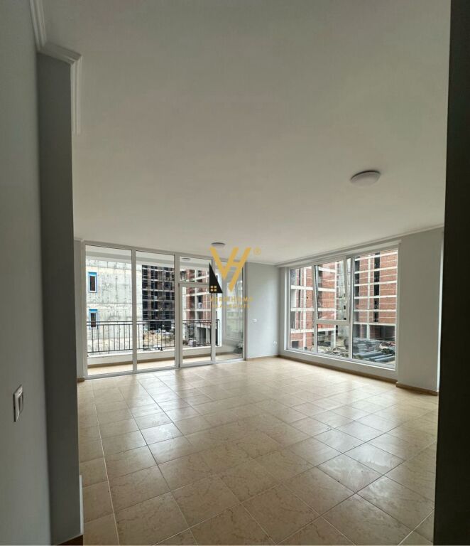 JEPET ZYRE 122 M2 ME QERA TE STACIONI I TRENIT 1.300 EURO