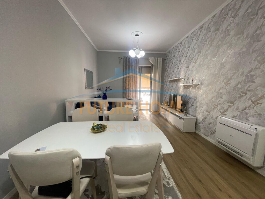 Qera, Apartament 1+1+Post Parkimi, tek Kompleksi Delijorgji, Tiranë
