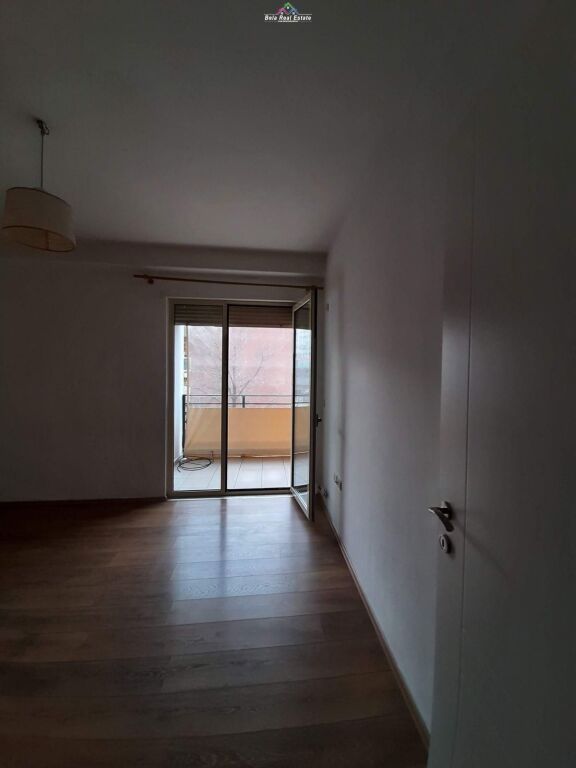 Apartament Me Qera 1+1 Tek Komuna e Parisit ( ID B210104) Tirane