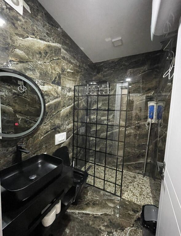 Shitet Apartament me Pamje Deti &amp; Pishinë – Shkembi i Kavajes