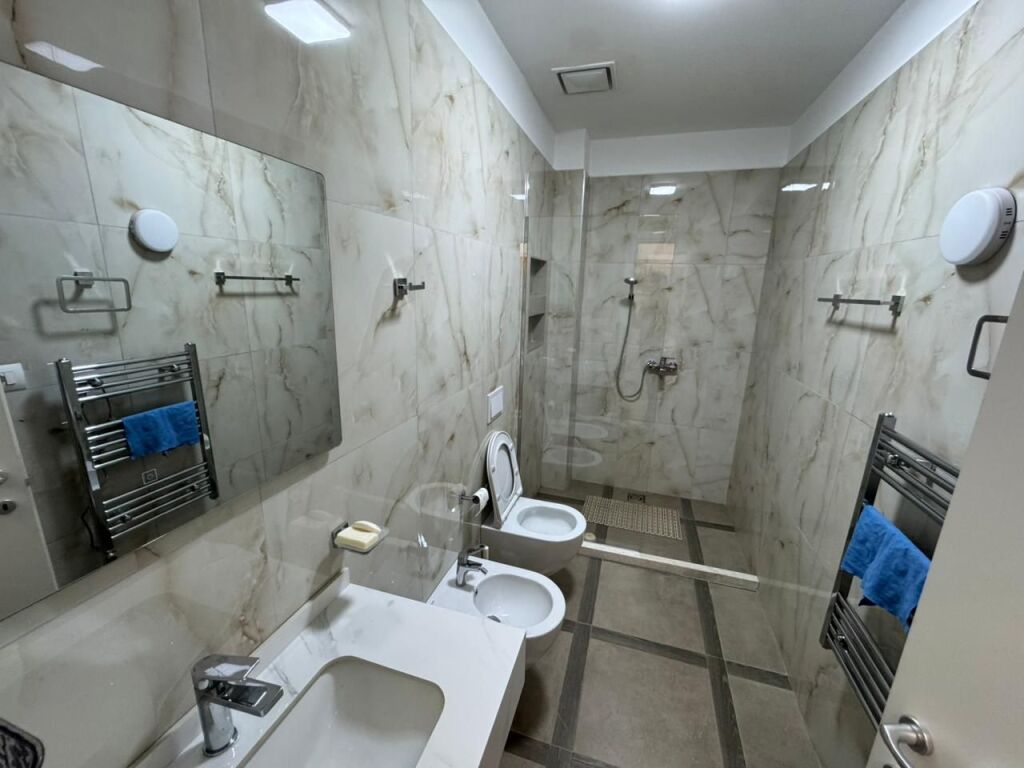 🏢 Jepet me qera 3+1+2 +Parkim 📍Tirana Garden Building,Rruga e kavajes💶 2,000€/muaj