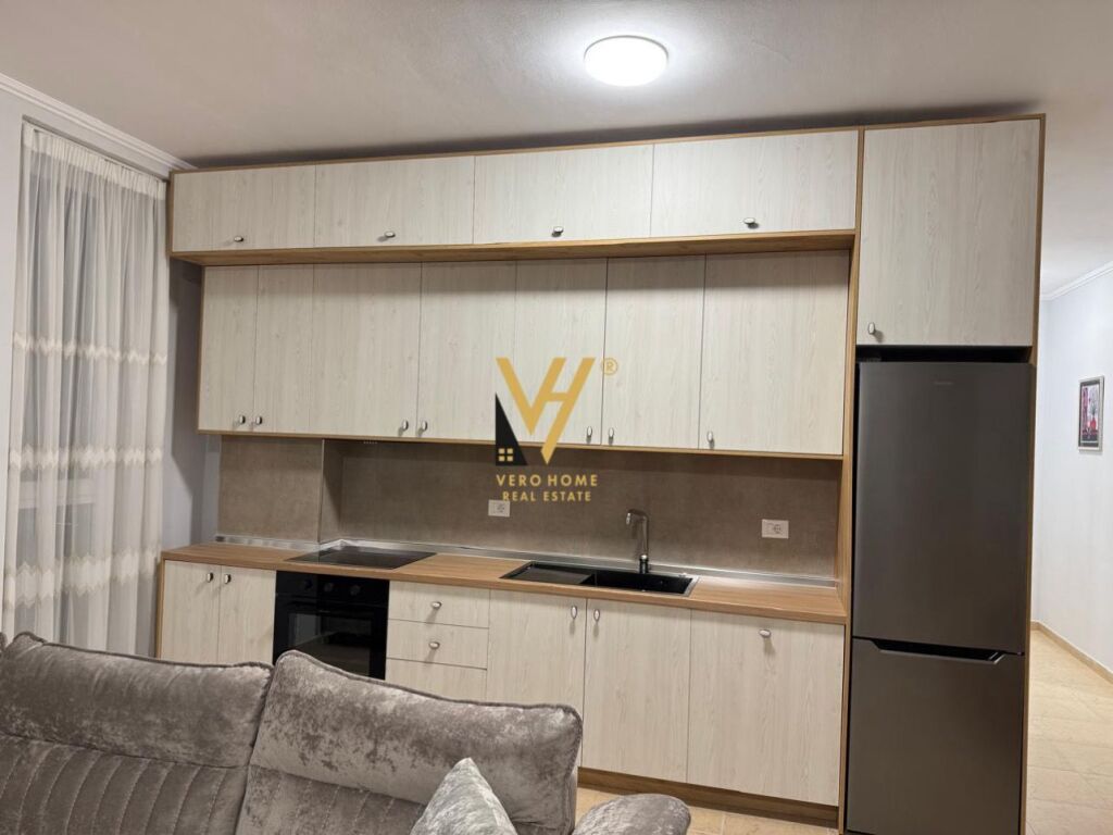 JEPET APARTAMENT 3+1+2 ME QERA TEK USLUGA, STACIONI I TRENIT 100.000 LEKE