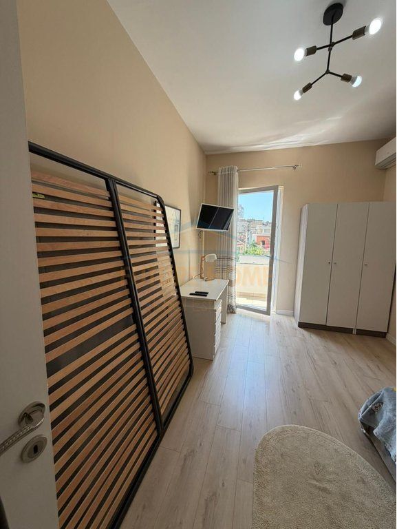Qira, Apartament 2+1, Rruga e Barrikadave, Tiranë.