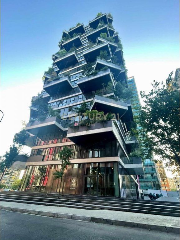 Ambiente Premium nel Vertical Forest Tirana – 474,61m² | Piano 1 | Facciata con Visibilità