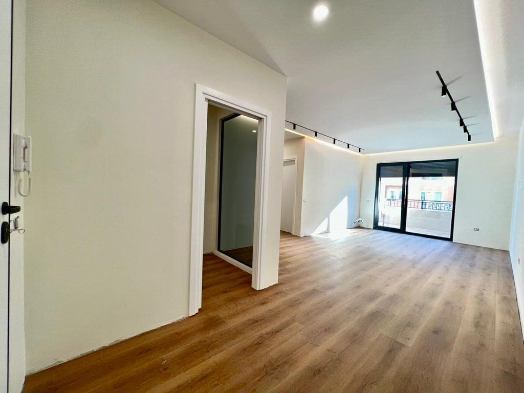 SHESIM, SUPER APARTAMENT 2️⃣➕1️⃣➕2️⃣ me POST PARKIMI, LIQENI THATË (PA MALORE)‼️