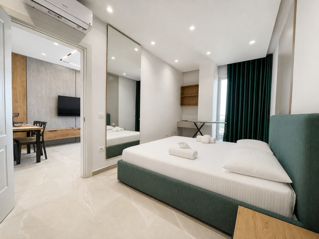 Vendesi in vendita 1+1 arredato con balcone a Qerret, Kavajë