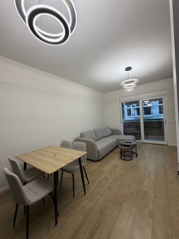 Apartament 1+1 per qira tek Kika 2 tek Komuna e Parisit.