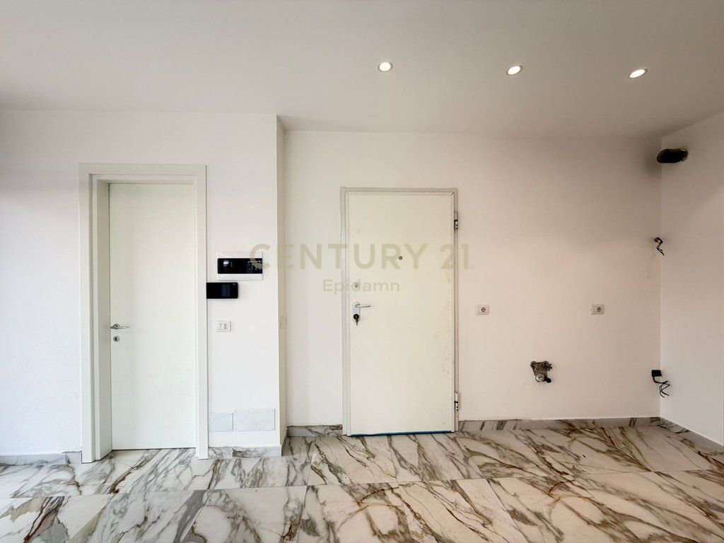 APARTAMENT 1+1 PËR QIRA TEK RRUGA E KAVAJËS 1300€/muaj