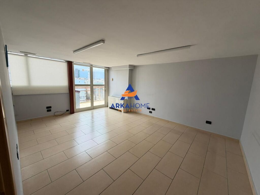 LOCALE UFFICIO IN AFFITTO 450 M2 "GALERIA ROMA, VIA KAVAJËS" 6000 EURO