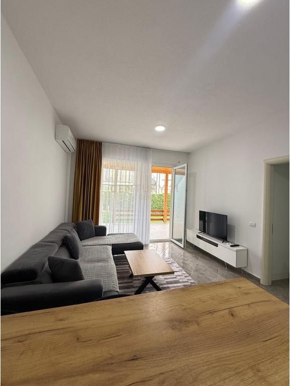 Apartament 2+1me Oborr 266 m2 për Shitje në Gjirin e Lalzit, Durrës !