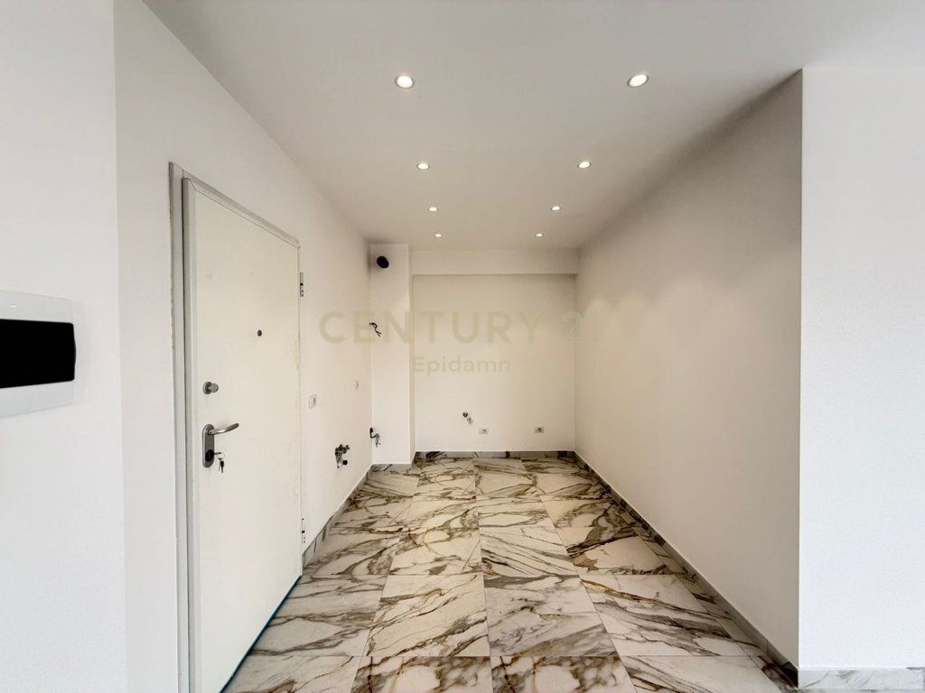 APARTAMENT 1+1 PËR QIRA TEK RRUGA E KAVAJËS 1300€/muaj