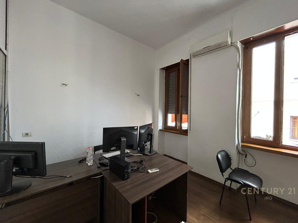 UFFICIO IN AFFITTO A BLLOK 2.100 € /Mese