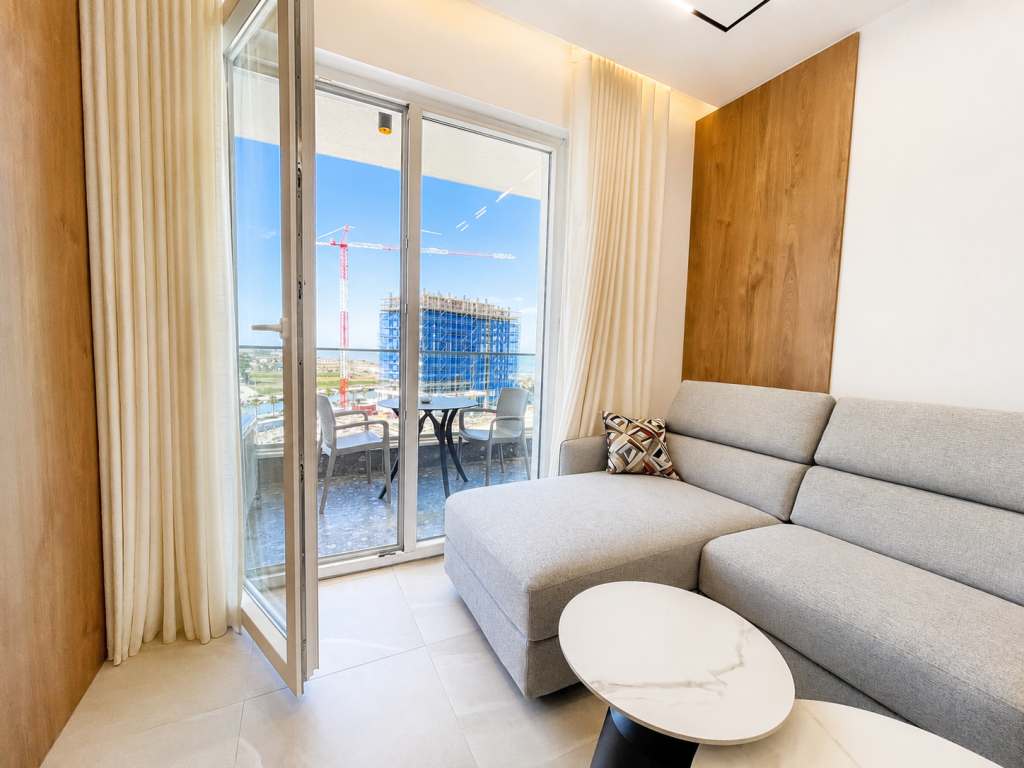 Vendesi in vendita 1+1 arredato con balcone a Qerret, Kavajë
