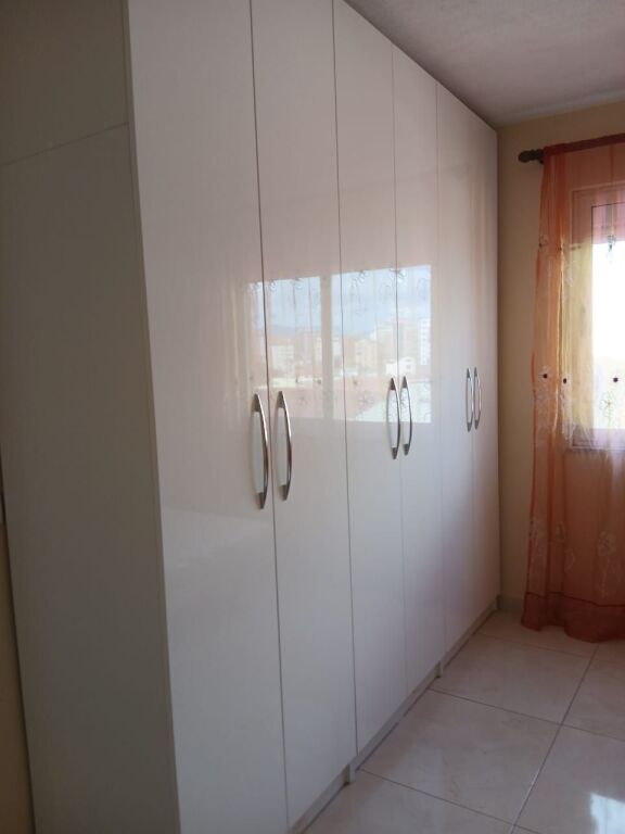 Apartament 1+1 me qira – Medrese !